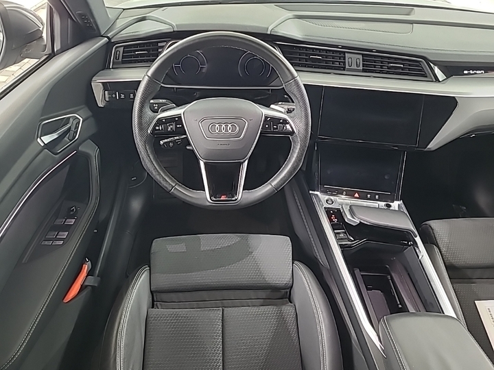 Foto 8 van Audi e-tron