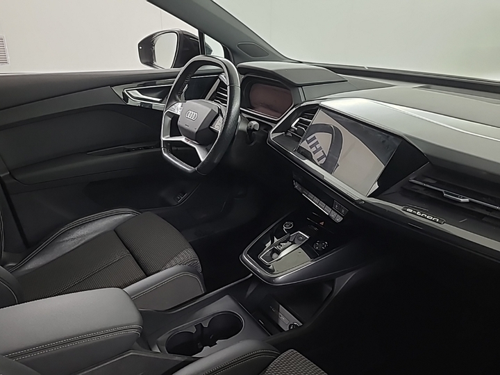 Photo 7 of Audi Q4 e-tron