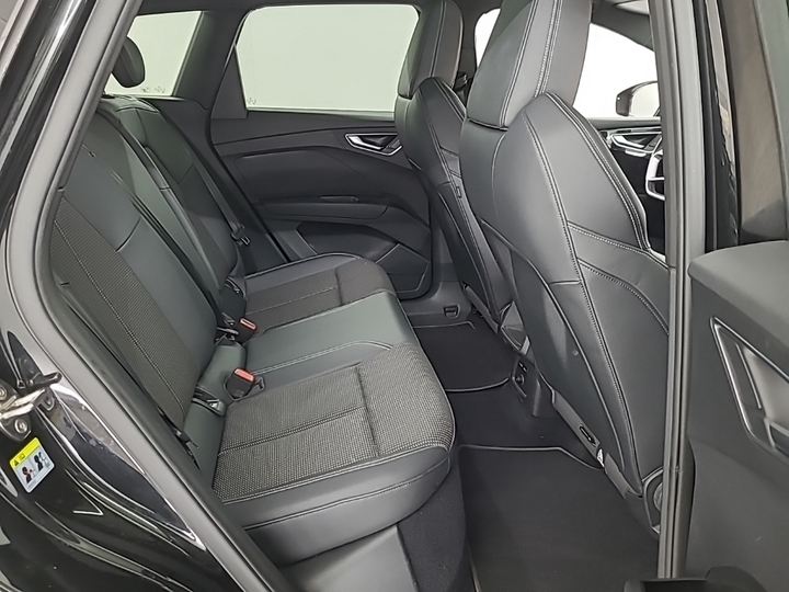 Photo 8 of Audi Q4 e-tron