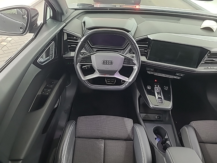 Photo 9 of Audi Q4 e-tron