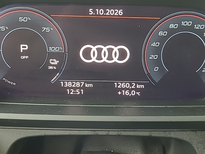Photo 10 of Audi Q4 e-tron