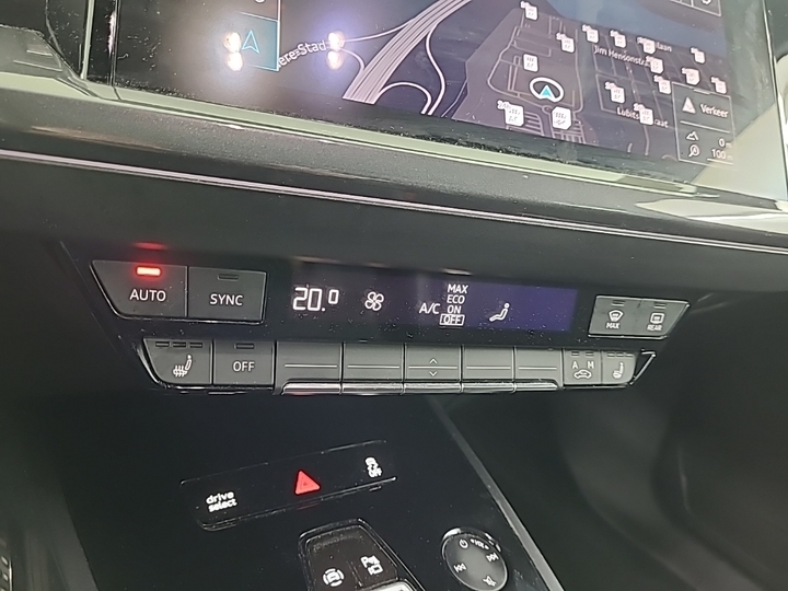 Photo 11 of Audi Q4 e-tron