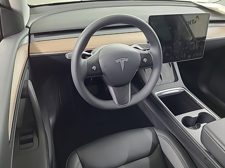 Foto 9 van Tesla Model Y