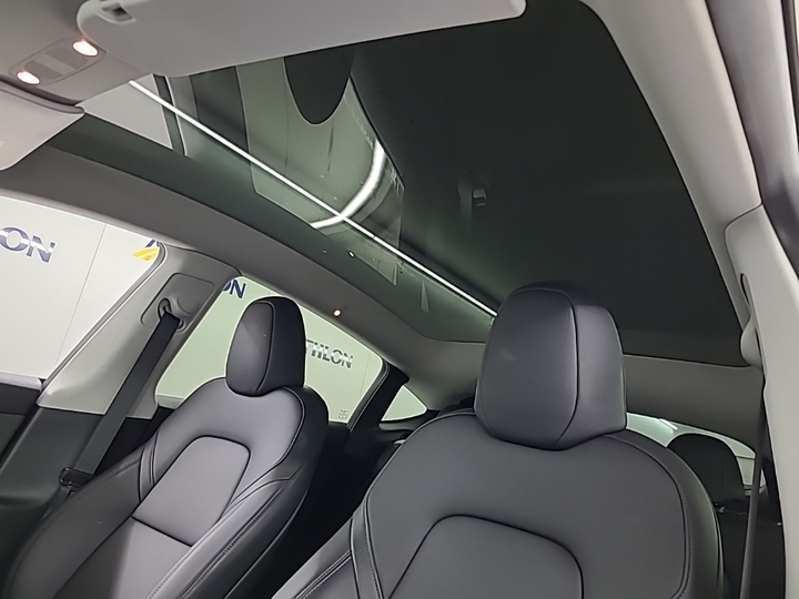 Foto 15 van Tesla Model Y