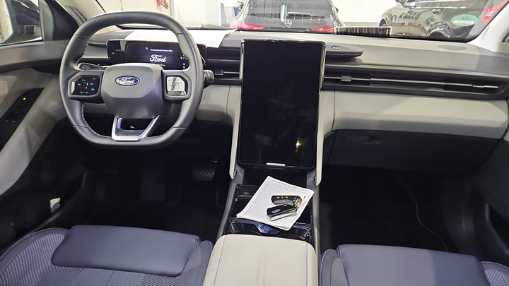 Foto 6 van Ford Explorer EV