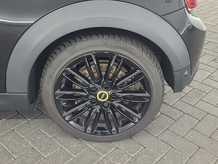 Photo 22 of MINI Electric