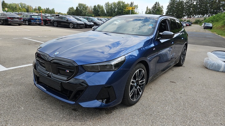 Foto 2 van BMW i5