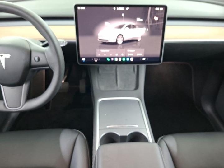 Foto 11 van Tesla Model Y