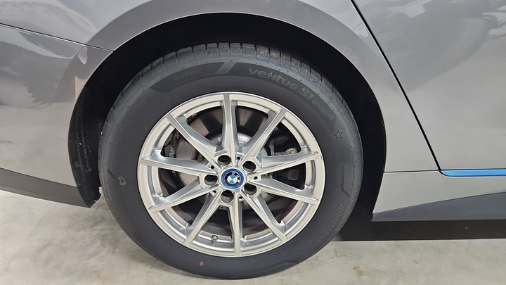Foto 11 van BMW i4