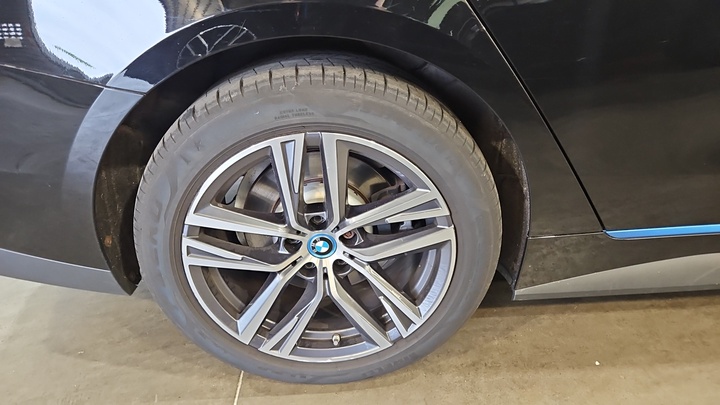 Foto 11 van BMW i4
