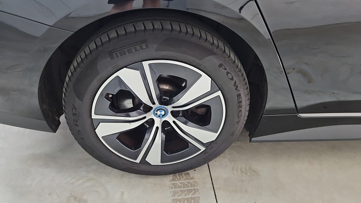 Foto 11 van BMW i4
