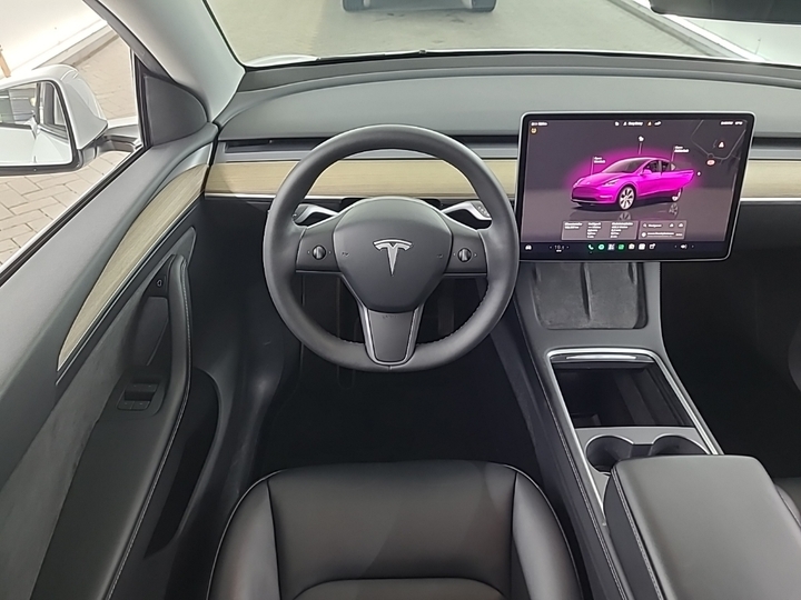 Foto 9 van Tesla Model Y