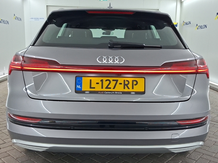 Foto 16 van Audi e-tron