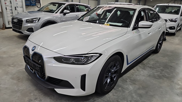 Foto 2 van BMW i4