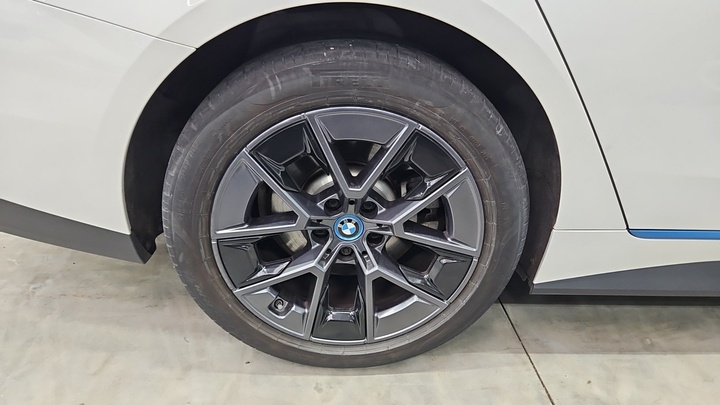 Foto 11 van BMW i4