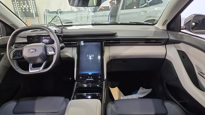 Foto 7 van Ford Explorer EV