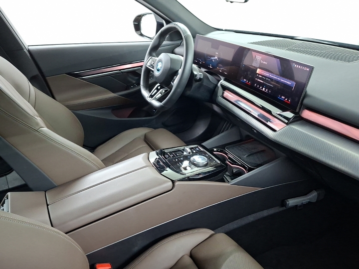 Foto 7 van BMW i5