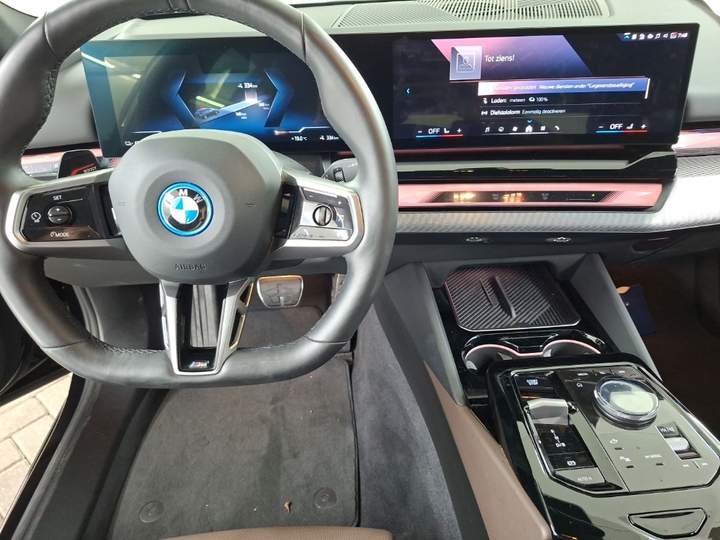 Foto 11 van BMW i5