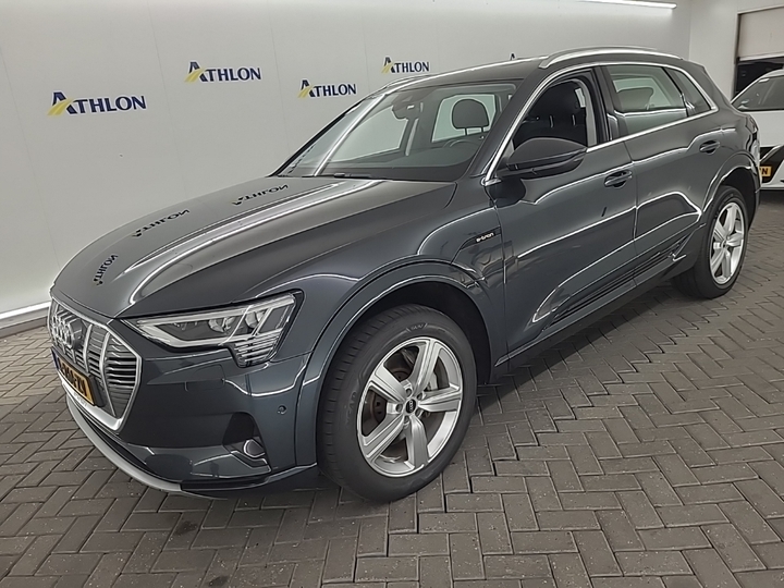 Photo 2 of Audi e-tron