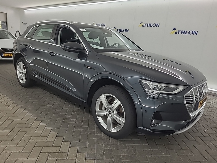 Photo 3 of Audi e-tron