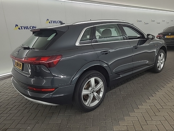 Photo 4 of Audi e-tron