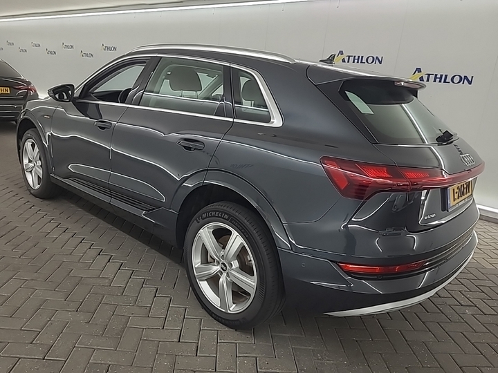 Photo 5 of Audi e-tron