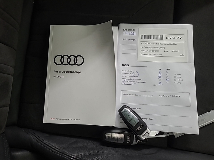 Photo 13 of Audi e-tron
