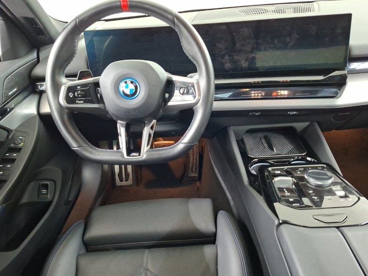 Foto 9 van BMW i5