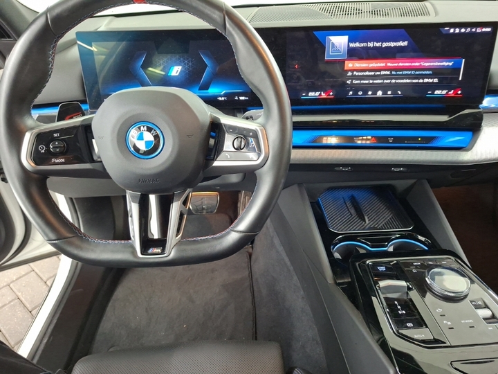 Foto 11 van BMW i5