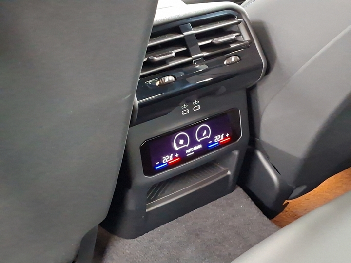 Foto 18 van BMW i5