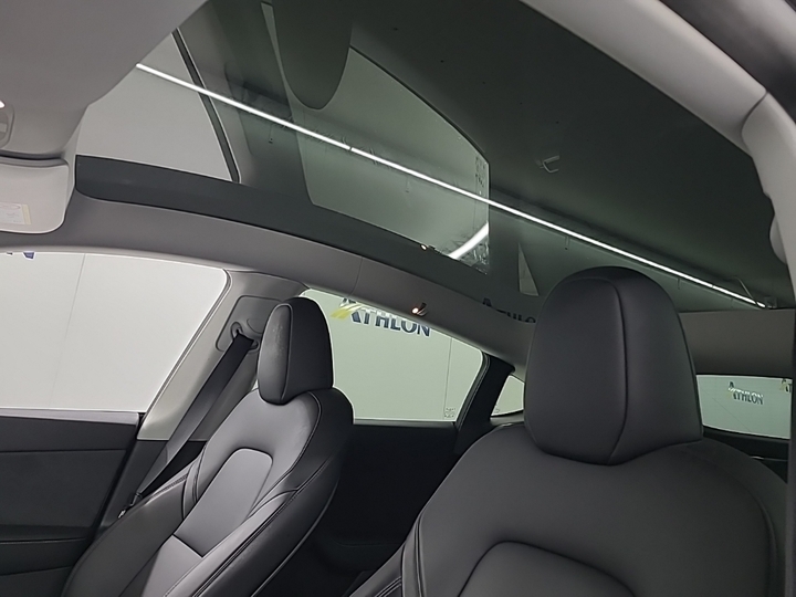 Foto 18 van Tesla Model Y