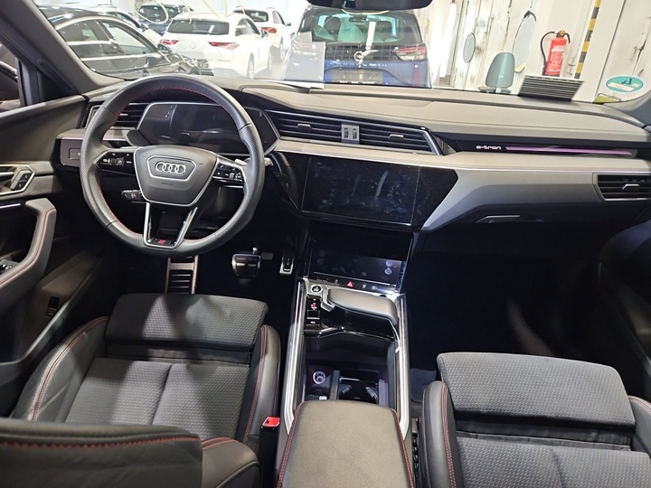 Foto 6 van Audi Q8