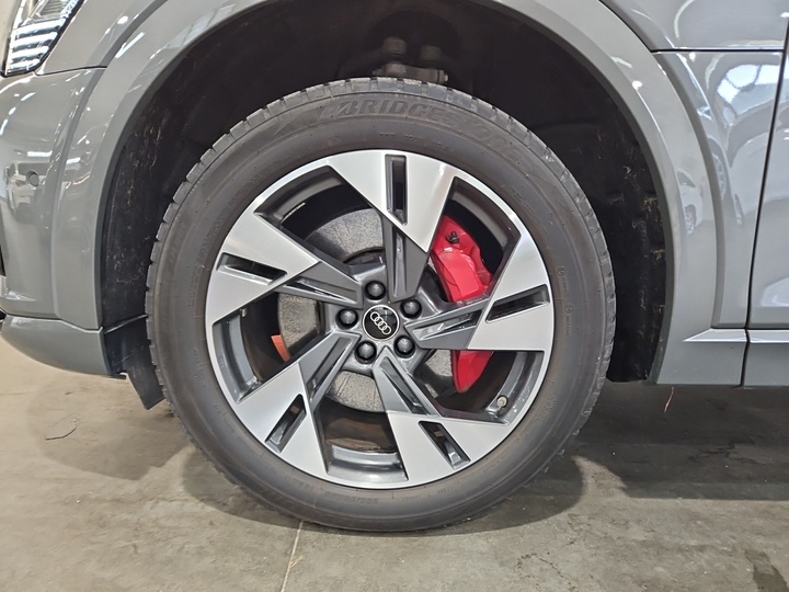 Foto 10 van Audi Q8