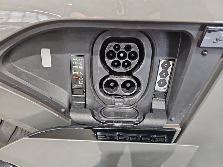 Foto 15 van Audi Q8