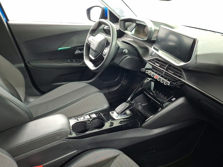 Foto 7 van Peugeot E-2008