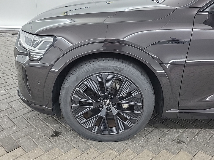 Foto 17 van Audi Q8
