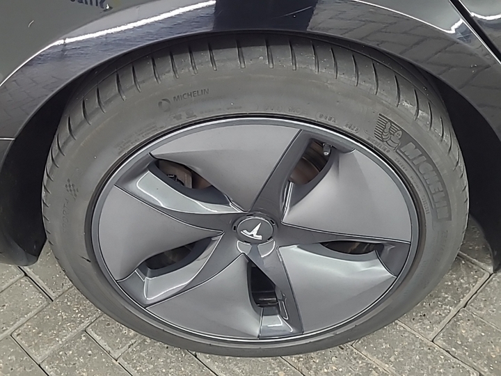 Foto 20 van Tesla Model 3