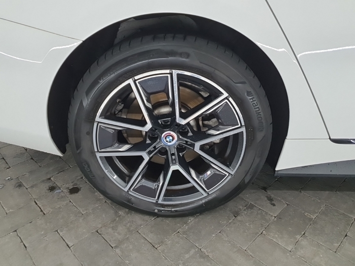 Foto 23 van BMW i4