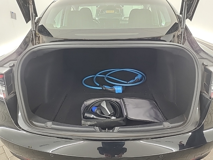 Photo 4 of Tesla Model 3