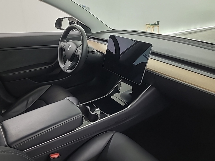 Photo 5 of Tesla Model 3