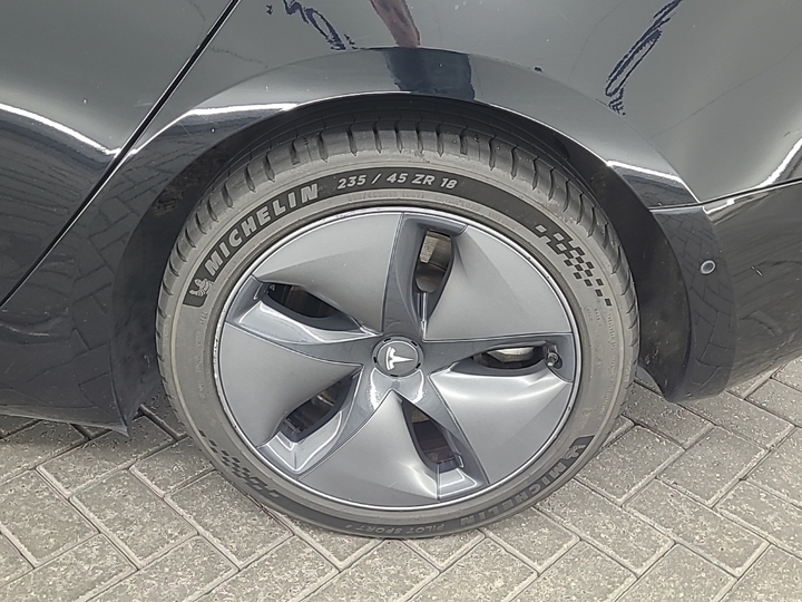 Photo 20 of Tesla Model 3