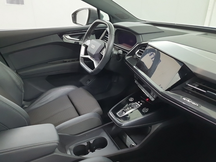 Photo 7 of Audi Q4 e-tron
