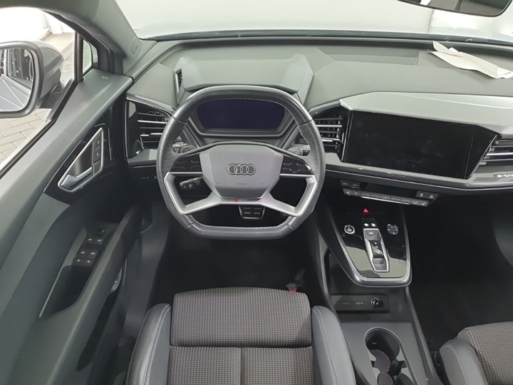 Photo 9 of Audi Q4 e-tron