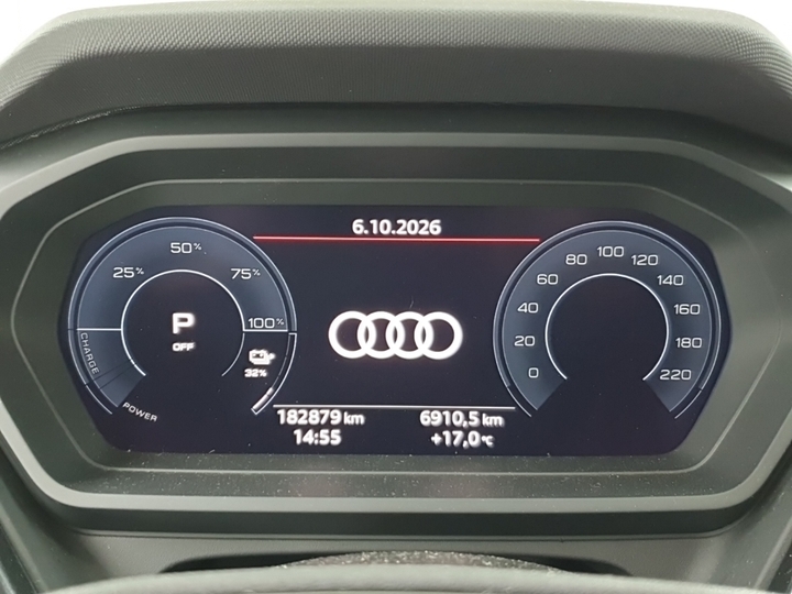 Photo 10 of Audi Q4 e-tron