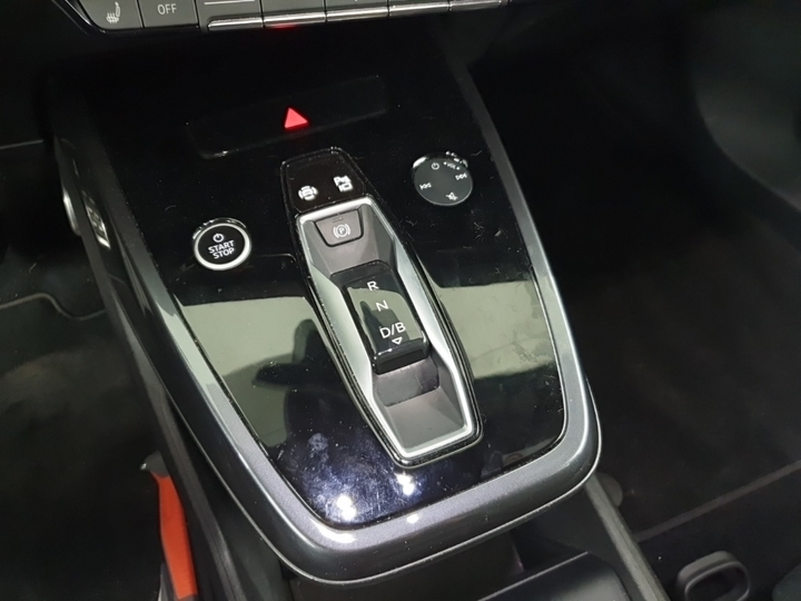 Photo 13 of Audi Q4 e-tron