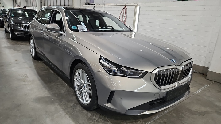 Foto 3 van BMW i5