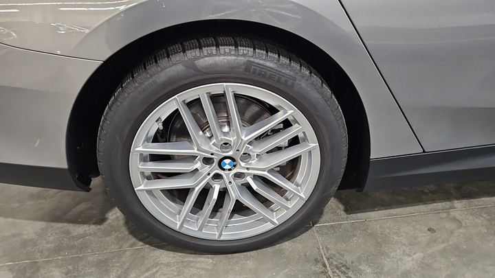 Foto 11 van BMW i5
