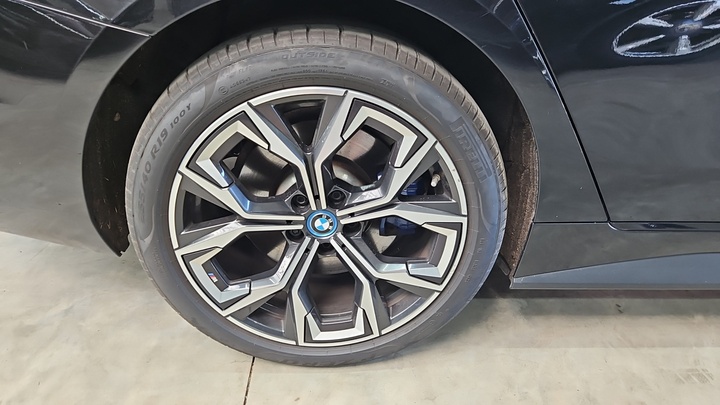 Foto 11 van BMW i4
