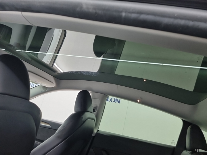 Foto 15 van Tesla Model Y
