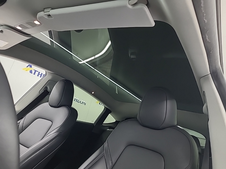 Foto 13 van Tesla Model Y